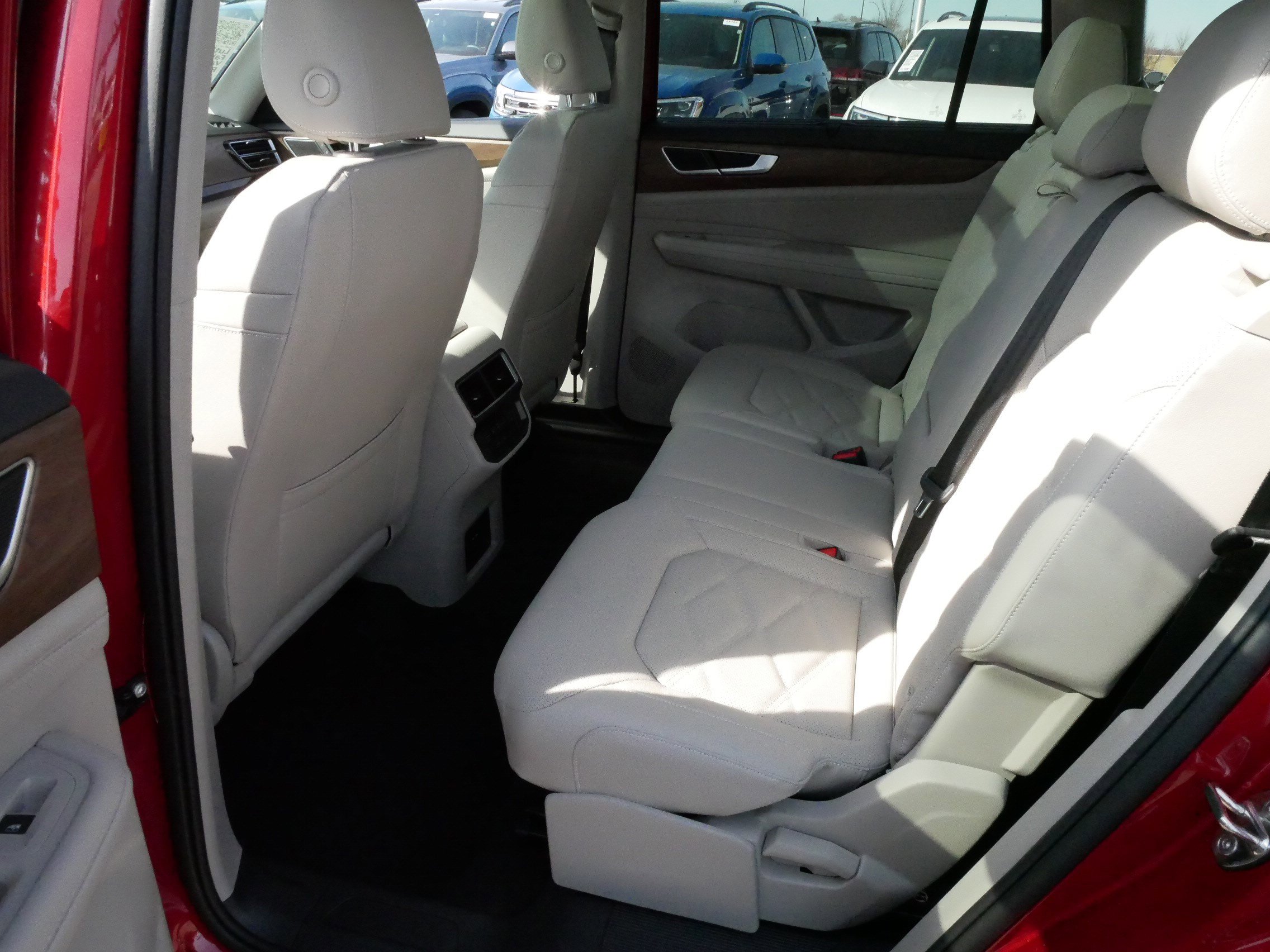 2025 Volkswagen Atlas SE Technology photo 3