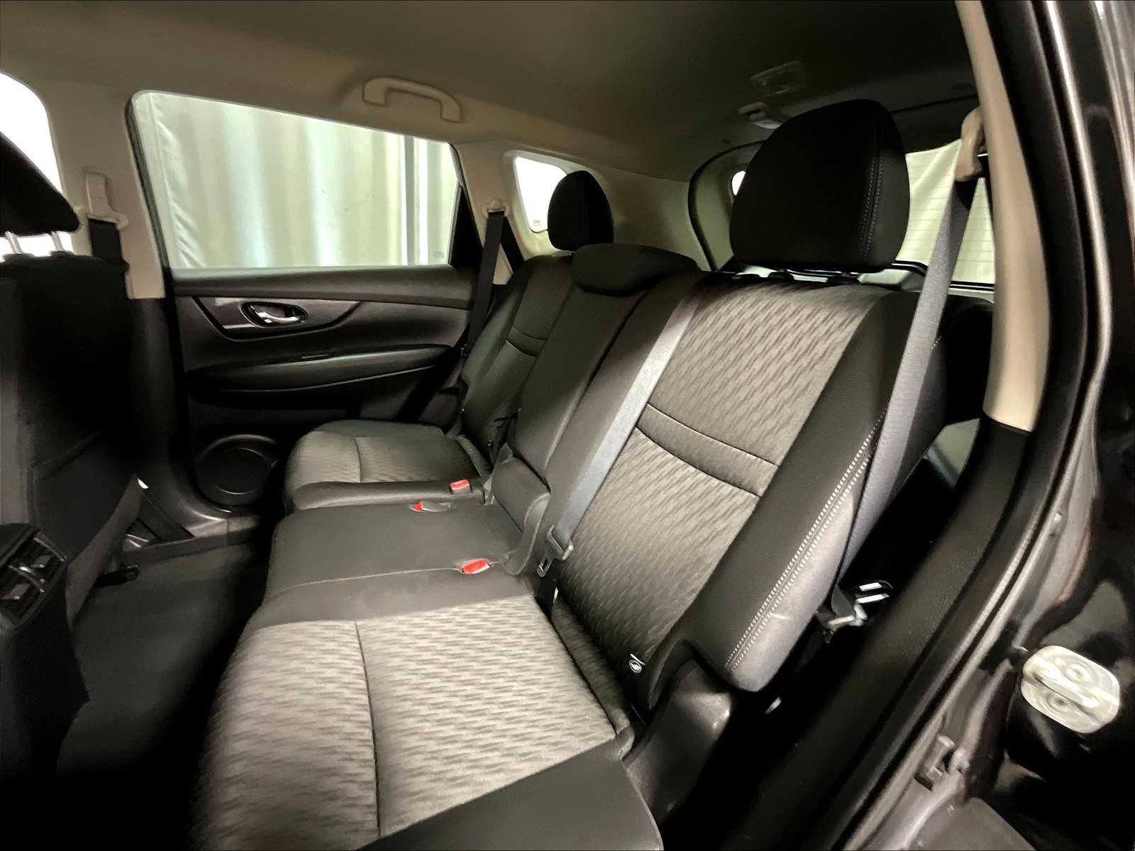2019 Nissan Rogue SV photo 15