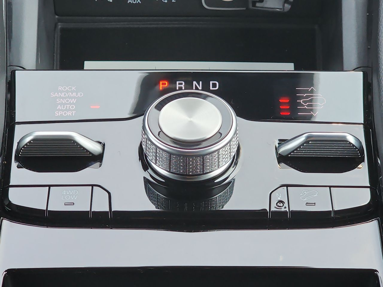 2025 Jeep Grand Cherokee Overland photo 19