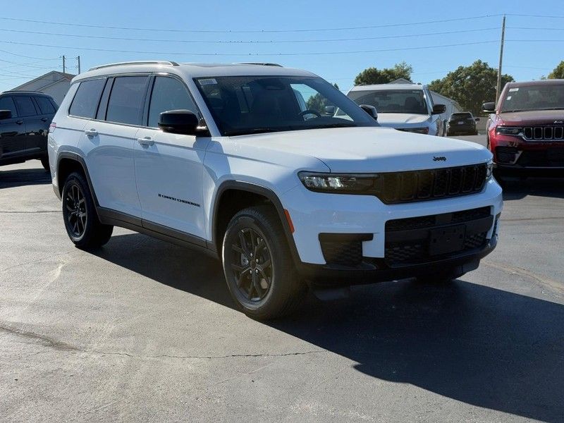 2025 Jeep Grand Cherokee Altitude X photo 2