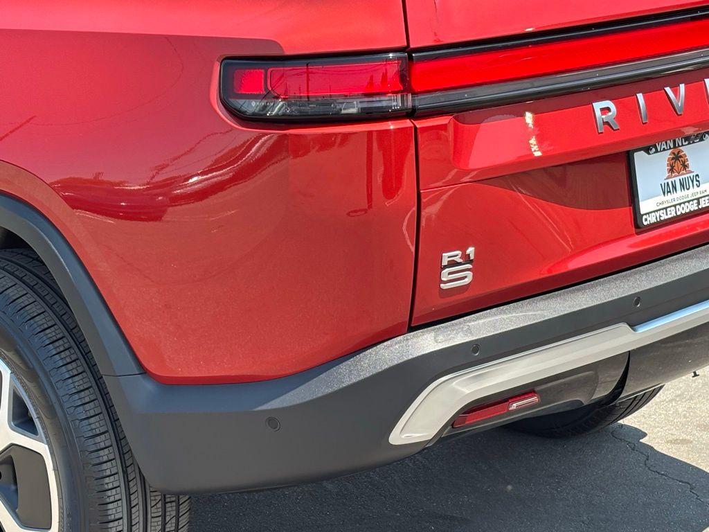 2024 Rivian R1S Adventure photo 6