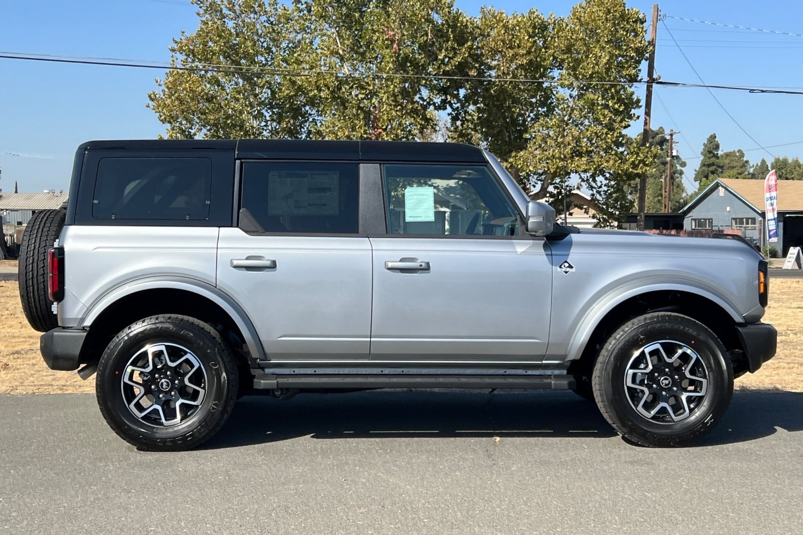 2024 Ford Bronco Outer Banks photo 3