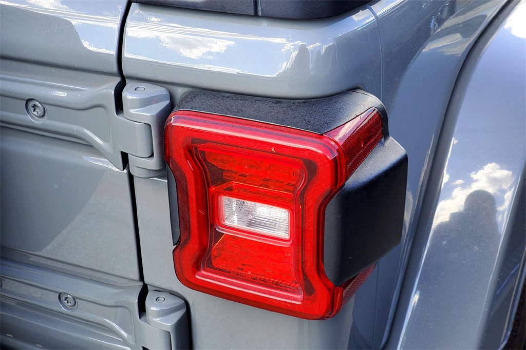 2023 Jeep Wrangler Sahara 4xe photo 5