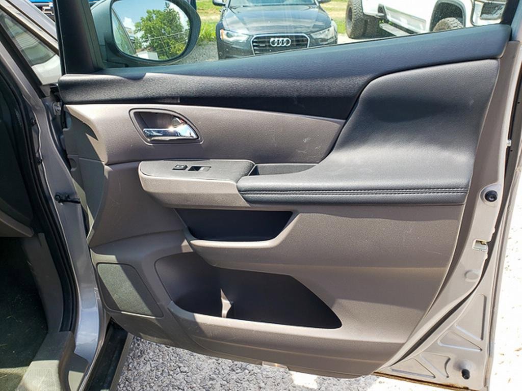 2016 Honda Odyssey LX photo 25