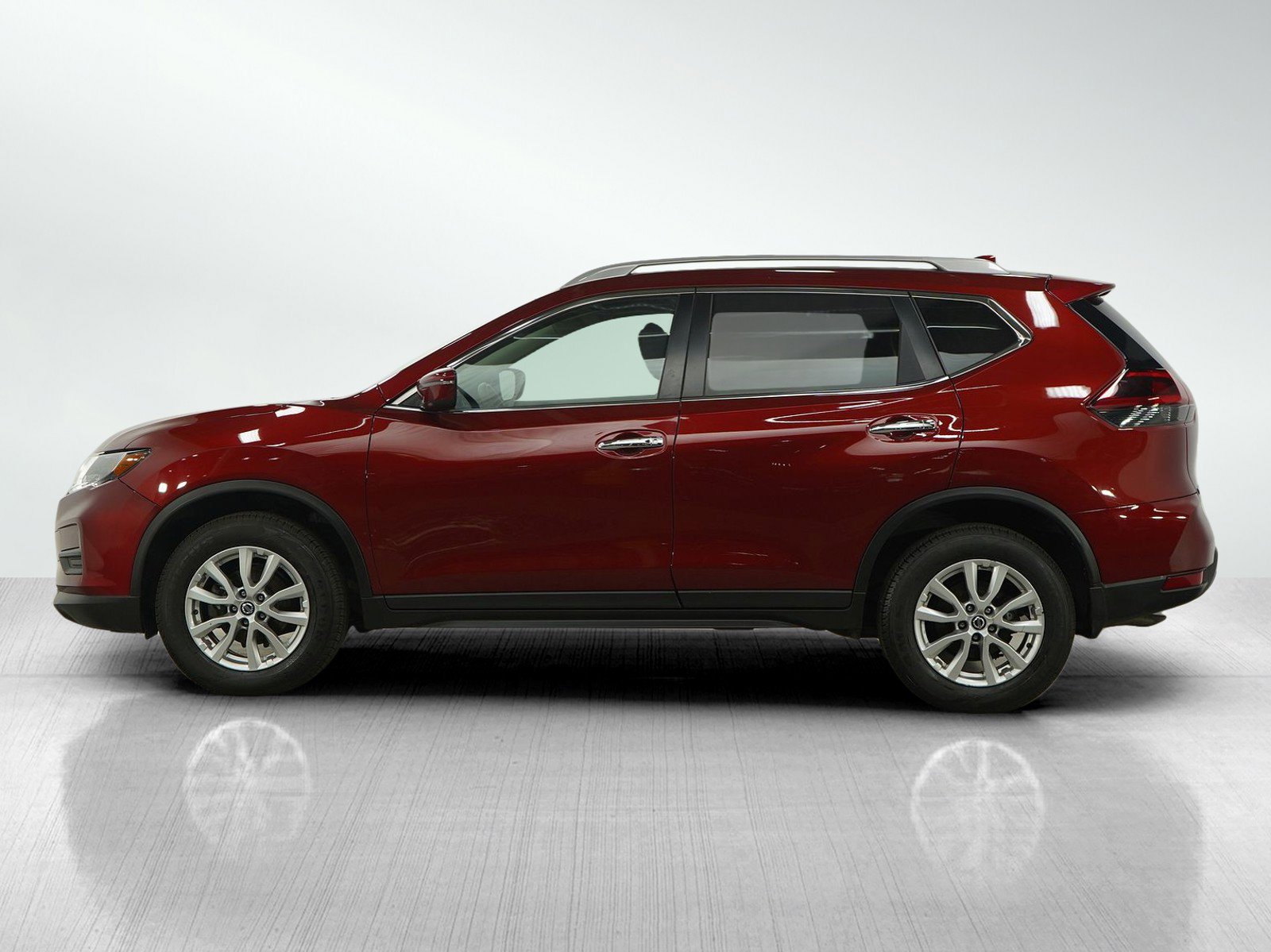Used 2018 Nissan Rogue SV with VIN 5N1AT2MV4JC806559 for sale in Wayzata, Minnesota