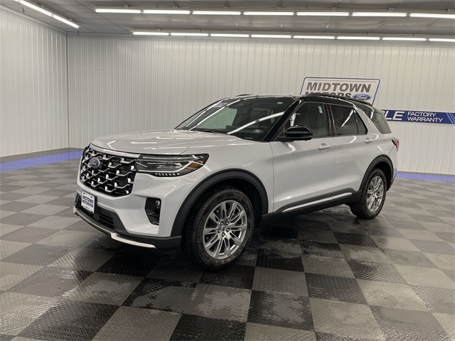 2025 Ford Explorer Platinum's photo