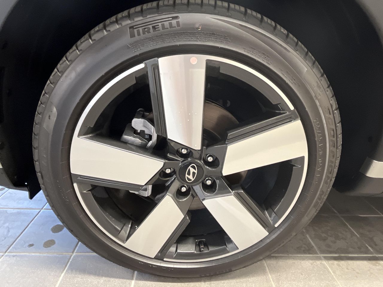 2024 Hyundai Santa Fe Limited photo 9