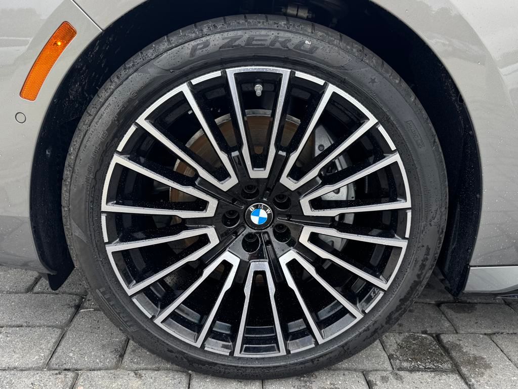 2025 Bmw 740i photo 12