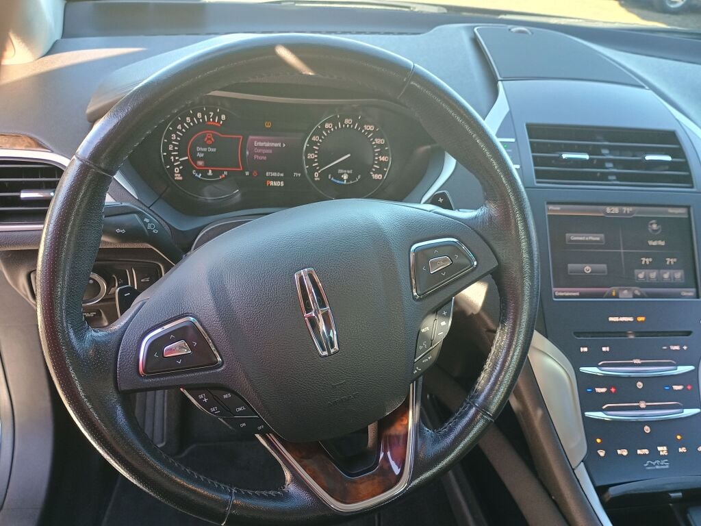 2013 Lincoln MKZ photo 12
