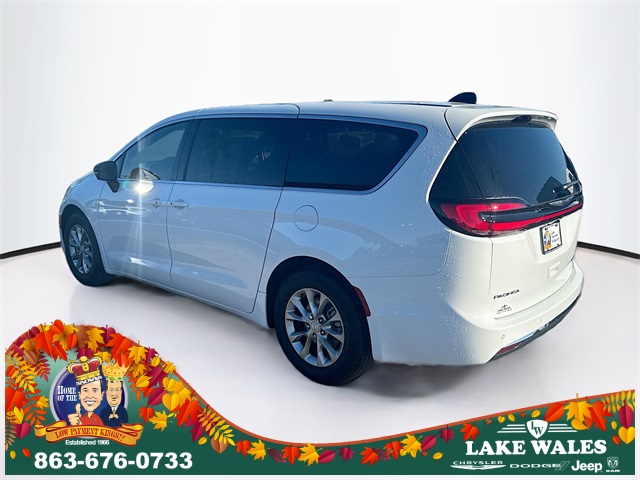 2026 Chrysler Pacifica Limited photo 4