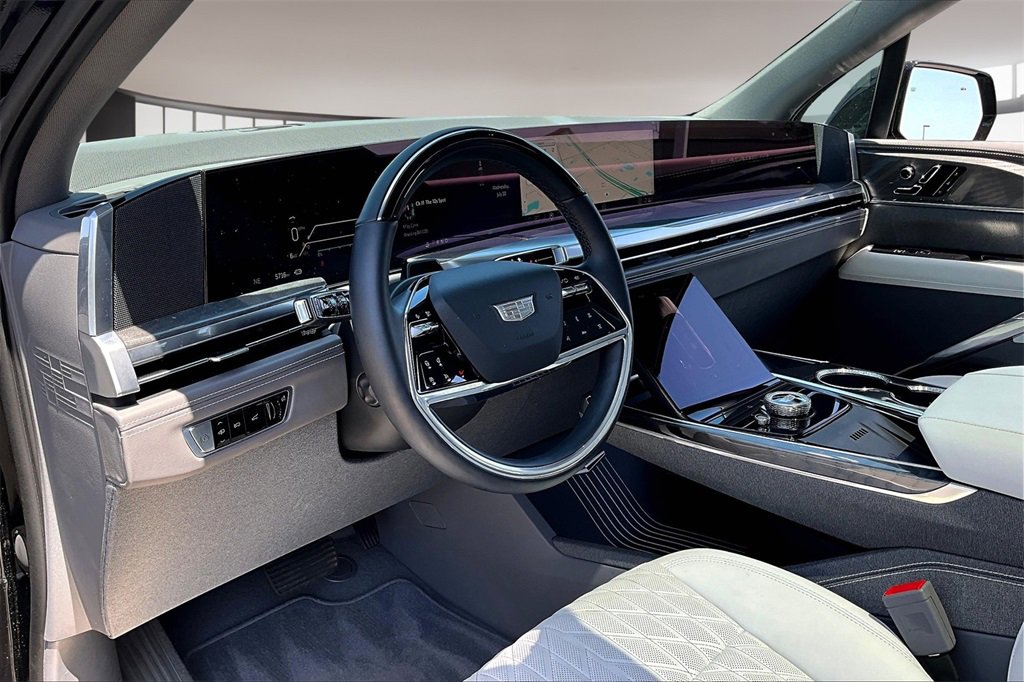 2025 Cadillac Escalade IQ Luxury photo 4
