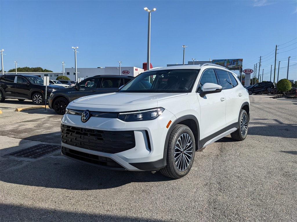 2025 Volkswagen Tiguan S photo 3
