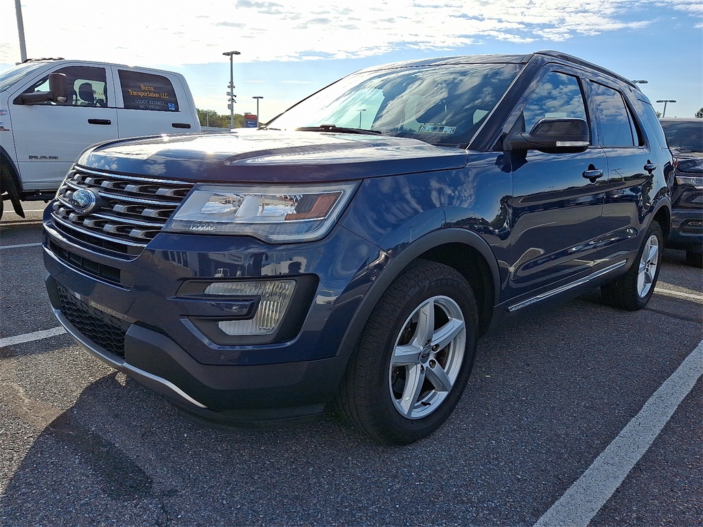2017 Ford Explorer XLT photo 3