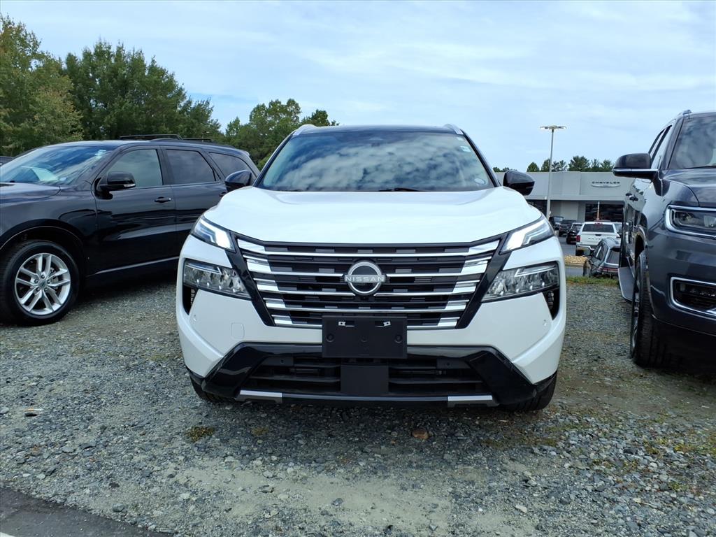 2024 Nissan Rogue Platinum photo 2