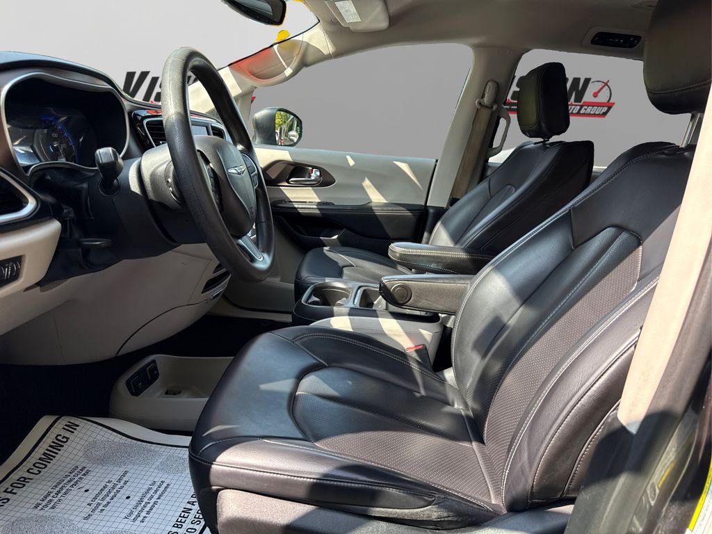 2020 Chrysler Voyager LXi photo 9