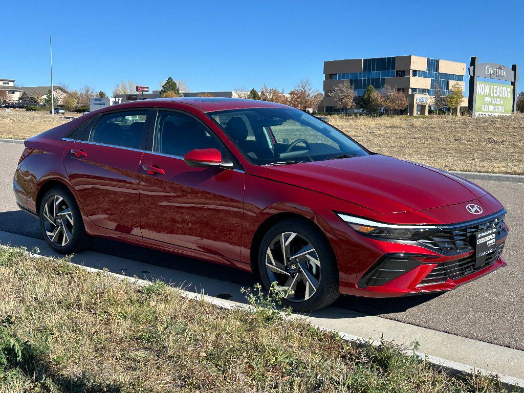 2025 Hyundai Elantra SEL Convenience photo 3