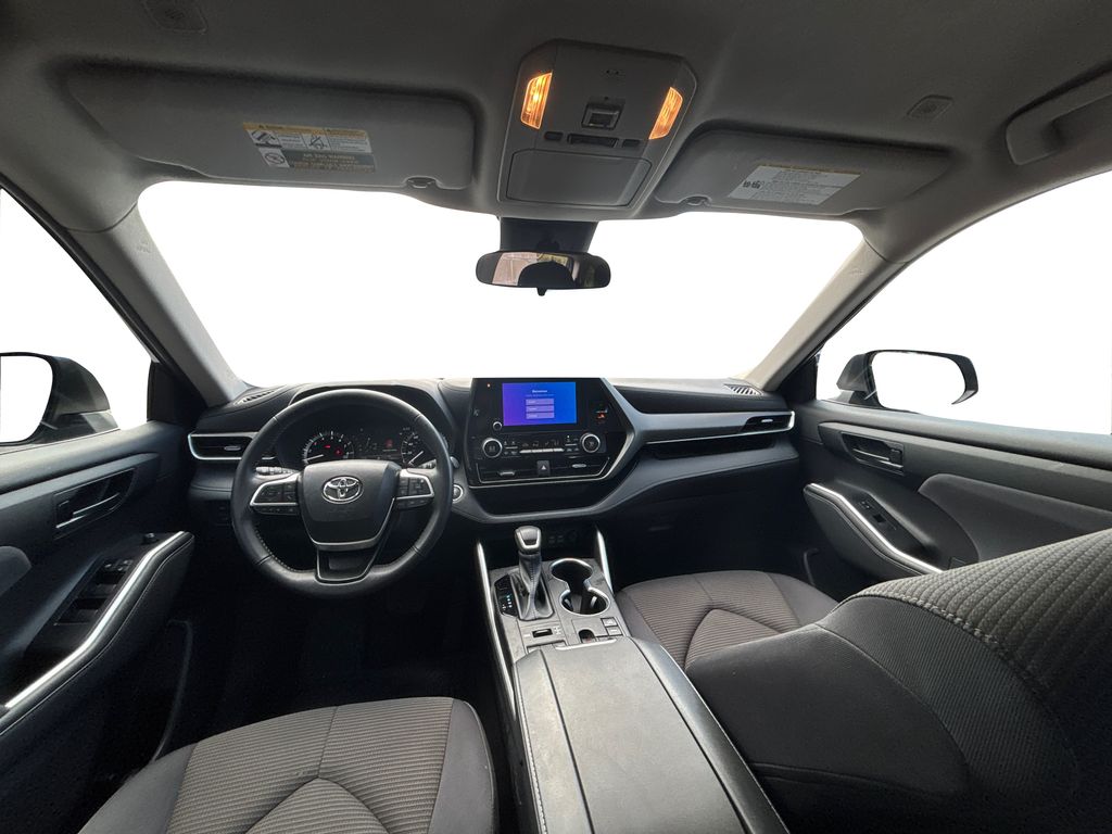 2023 Toyota Highlander L photo 17