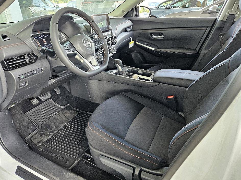 2025 Nissan Sentra SR photo 7