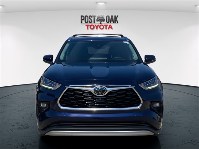2021 Toyota Highlander Platinum photo 2