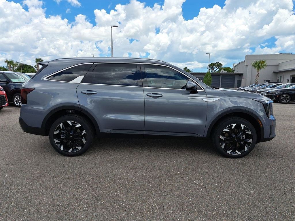 2025 Kia Sorento EX photo 4