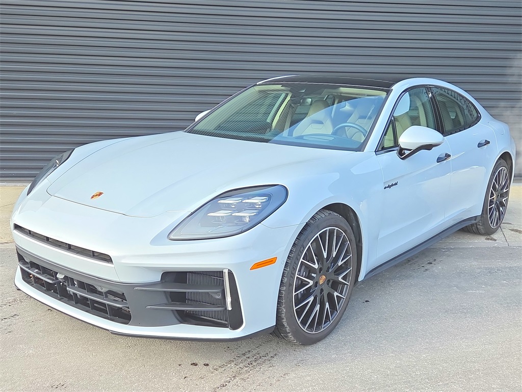 2025 Porsche Panamera 4 E-Hybrid's photo