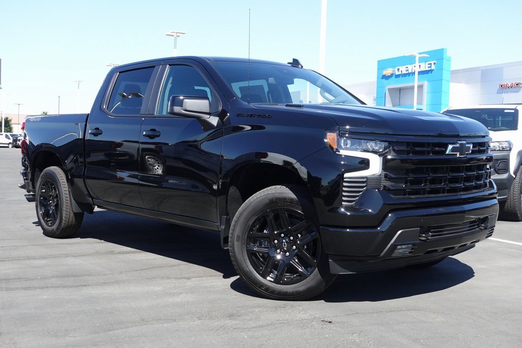 2025 Chevrolet Silverado 1500 RST photo 2