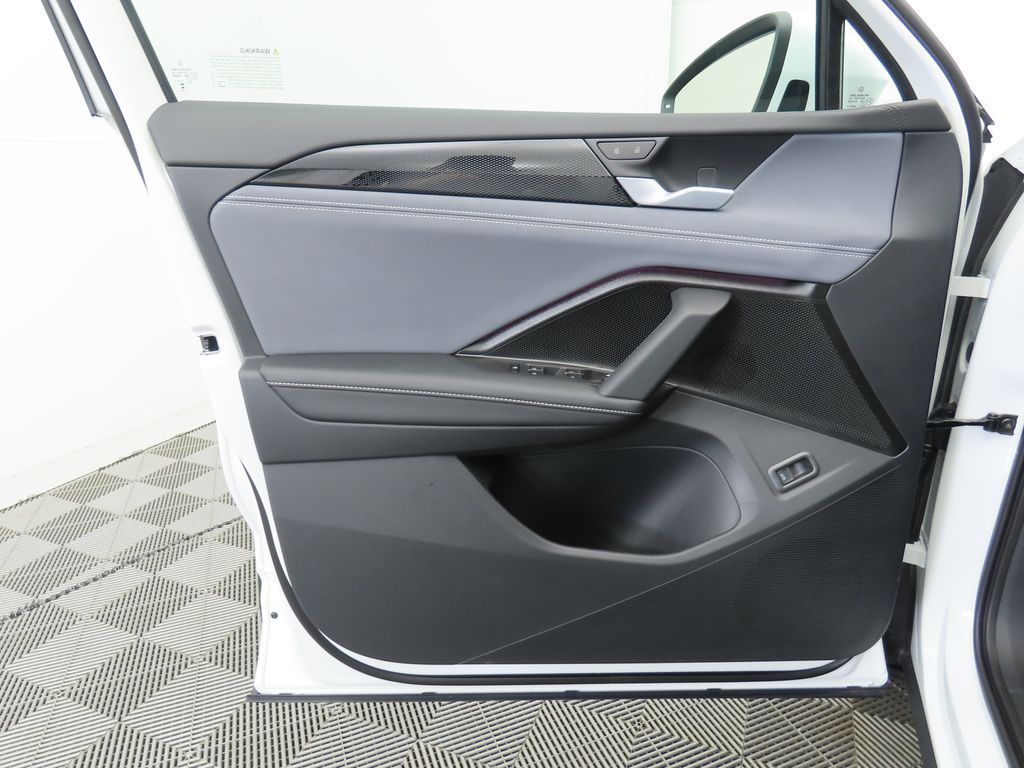 2025 Volkswagen Tiguan SE photo 24