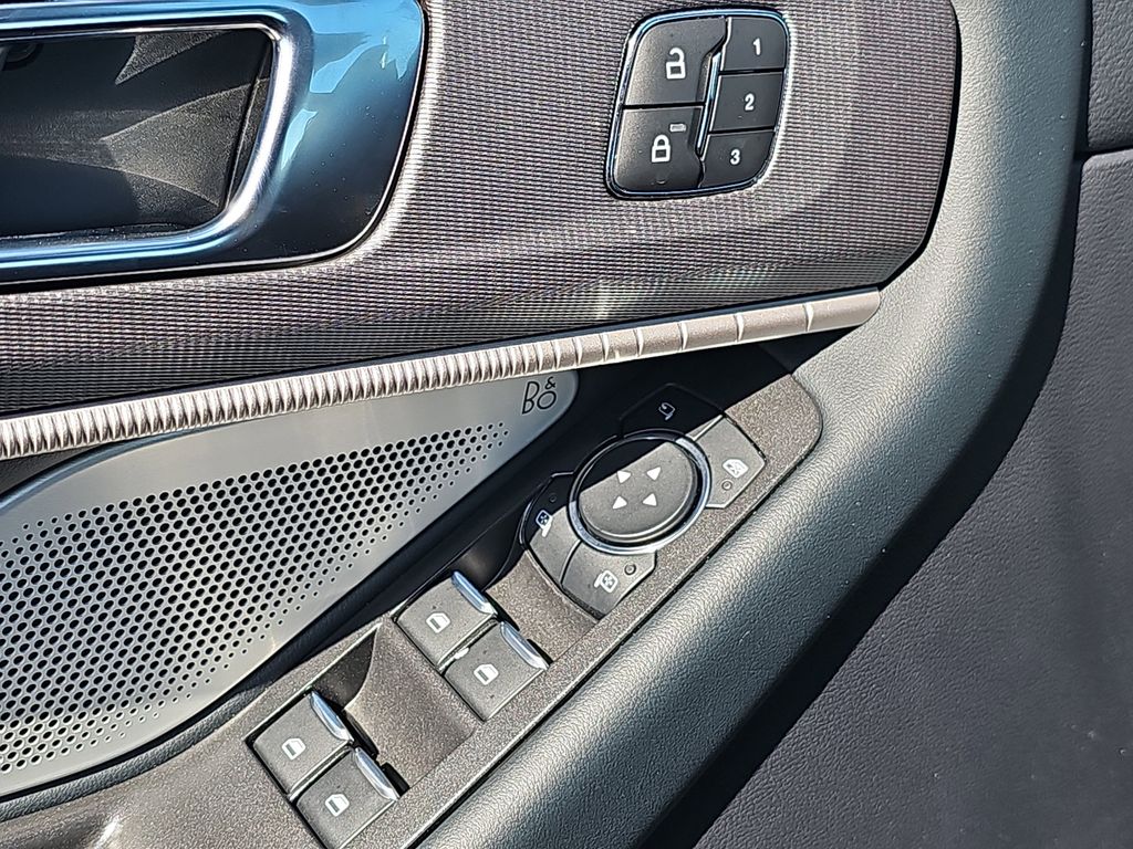 2025 Ford Explorer ST photo 27
