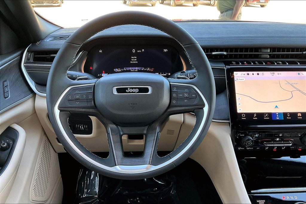 2025 Jeep Grand Cherokee Limited photo 18
