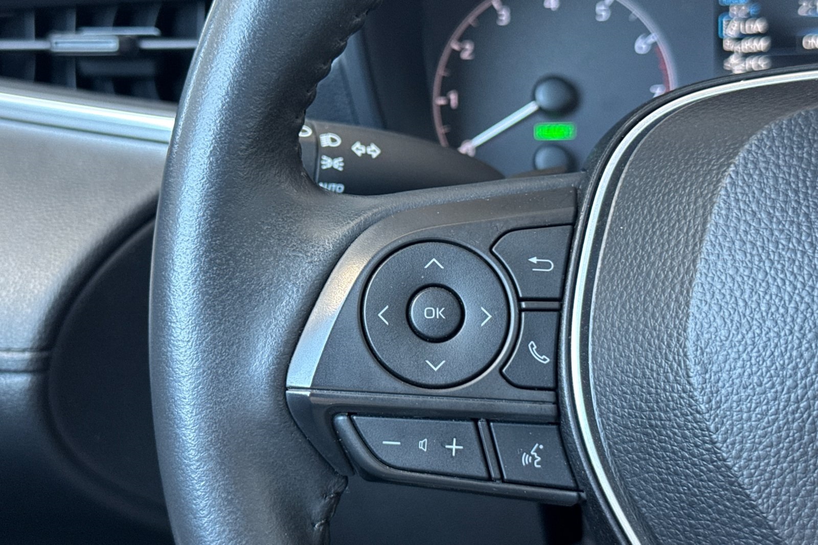 2024 Toyota Corolla Cross Hybrid SE photo 27