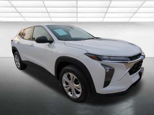 2024 Chevrolet Trax LS's photo