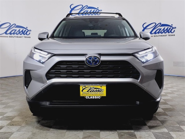 2022 Toyota RAV4 Hybrid XLE photo 3
