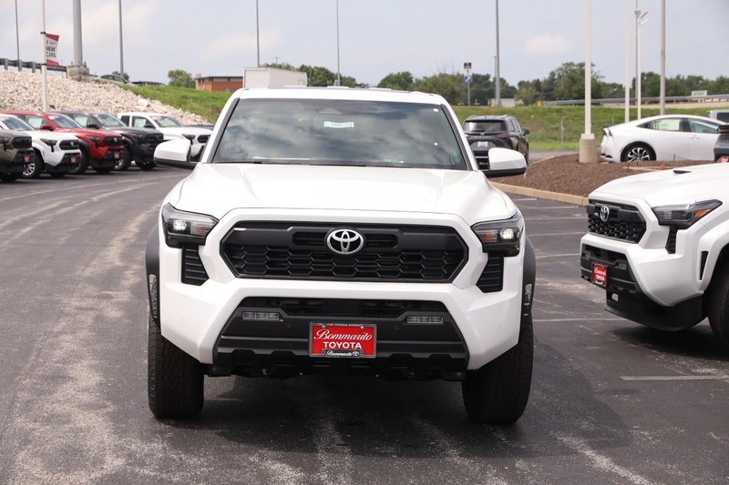 2025 Toyota Tacoma TRD Off-Road photo 4