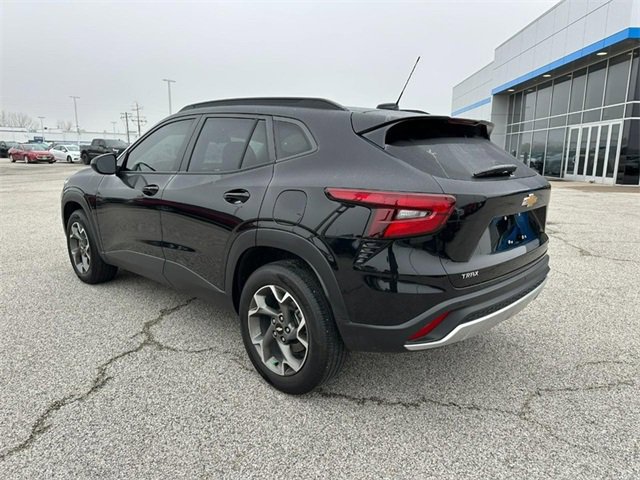 2024 Chevrolet Trax 1 photo 3