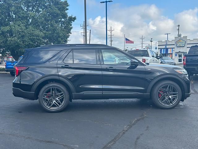 2025 Ford Explorer ST-Line photo 11