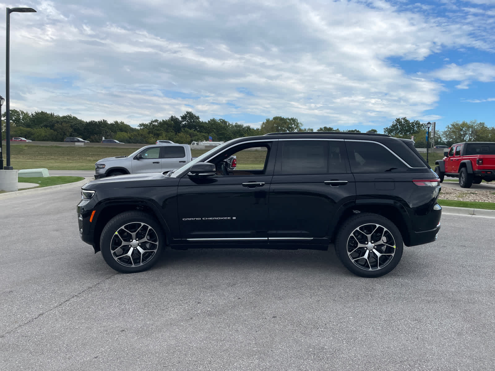 2025 Jeep Grand Cherokee Summit Reserve photo 5