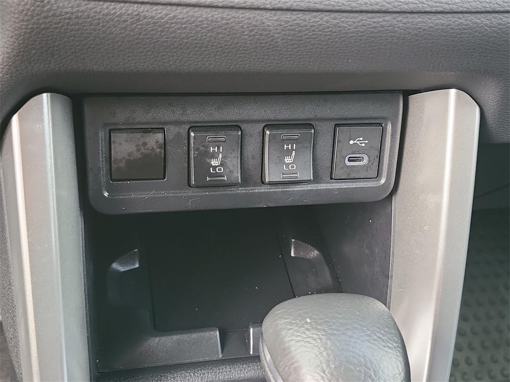 2024 Toyota Corolla Cross XLE photo 34