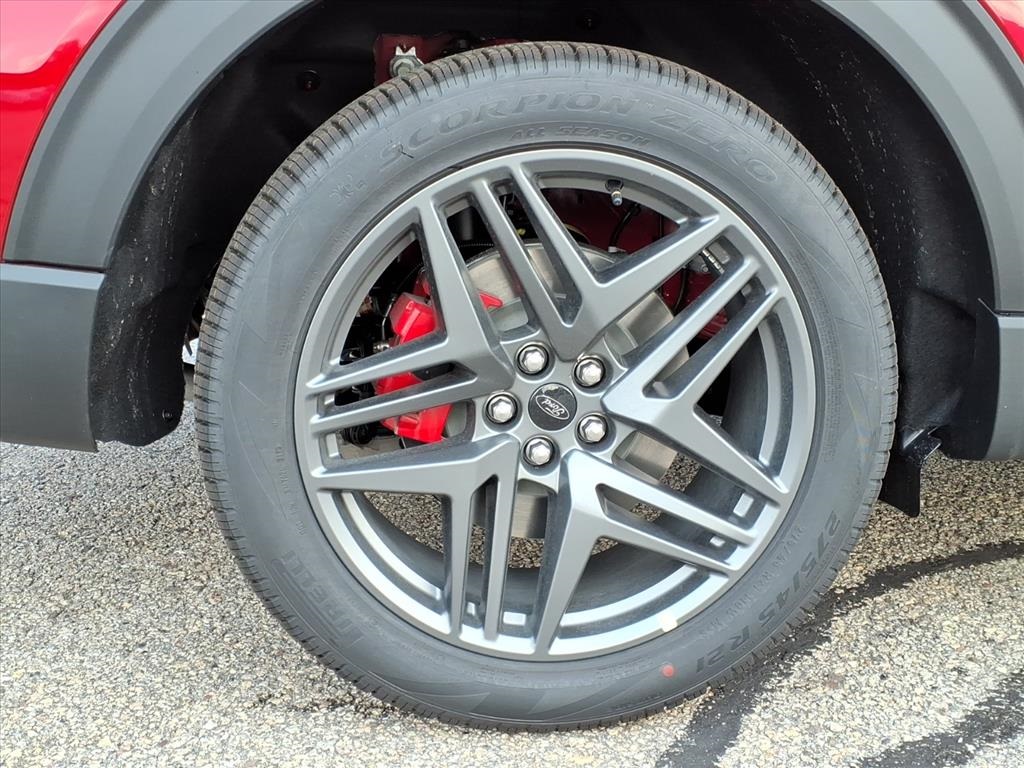 2025 Ford Explorer ST photo 4