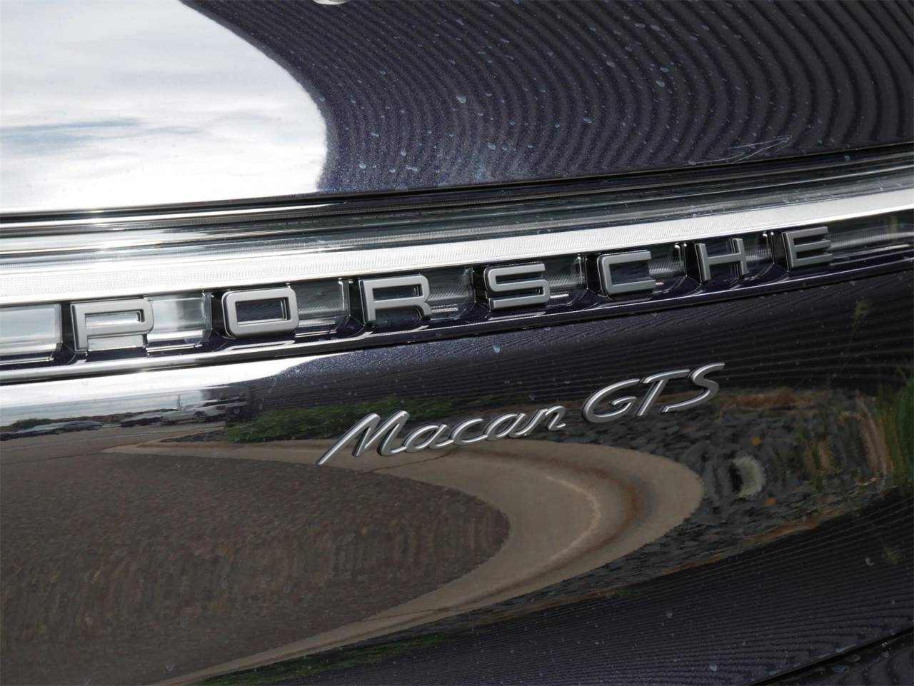 2025 Porsche Macan GTS photo 20