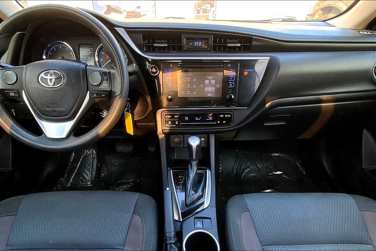 2019 Toyota Corolla LE photo 15