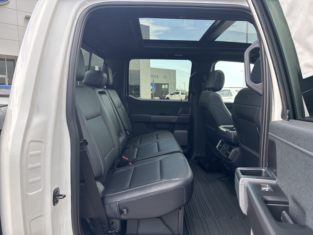 2025 Ford F-150 Lariat photo 16