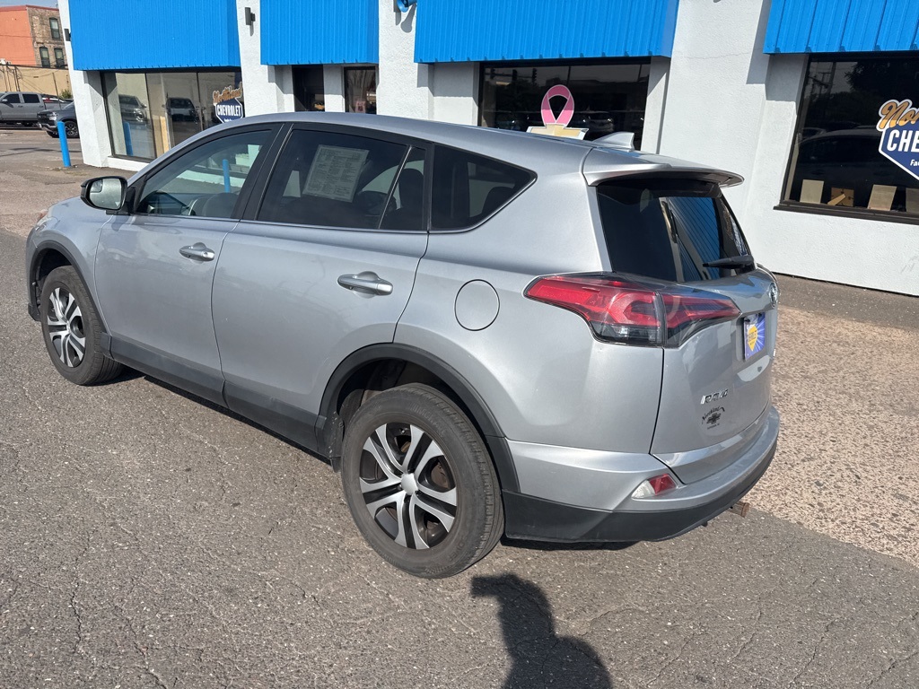 2017 Toyota RAV4 LE photo 13