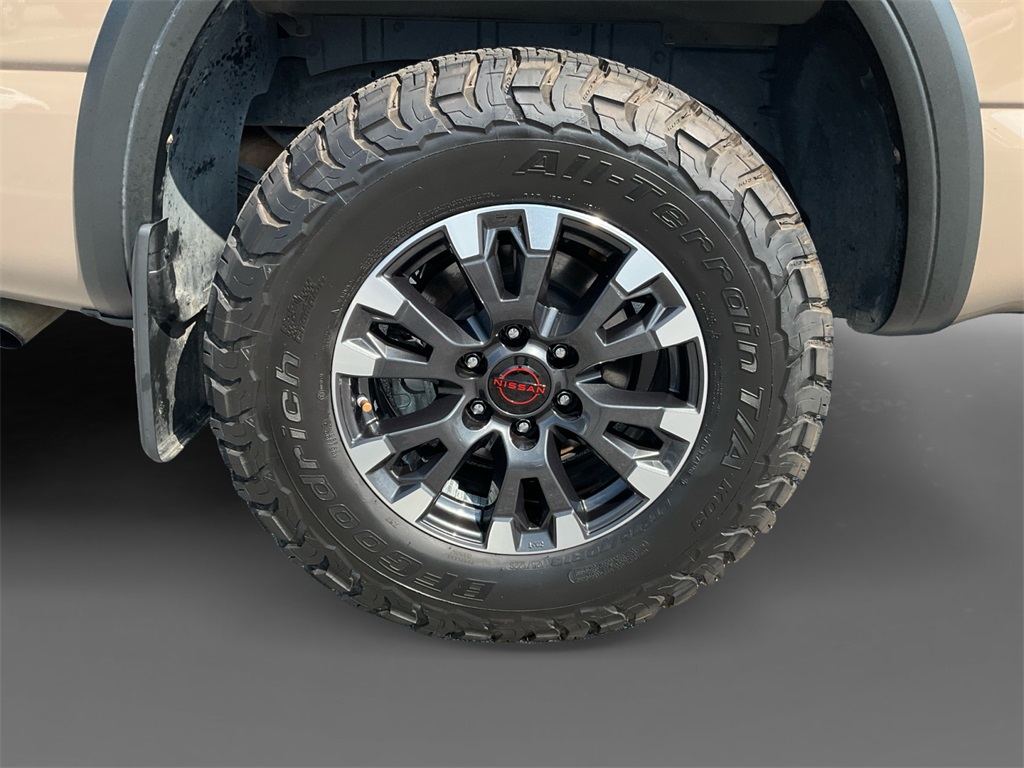 2023 Nissan Titan PRO-4X photo 10