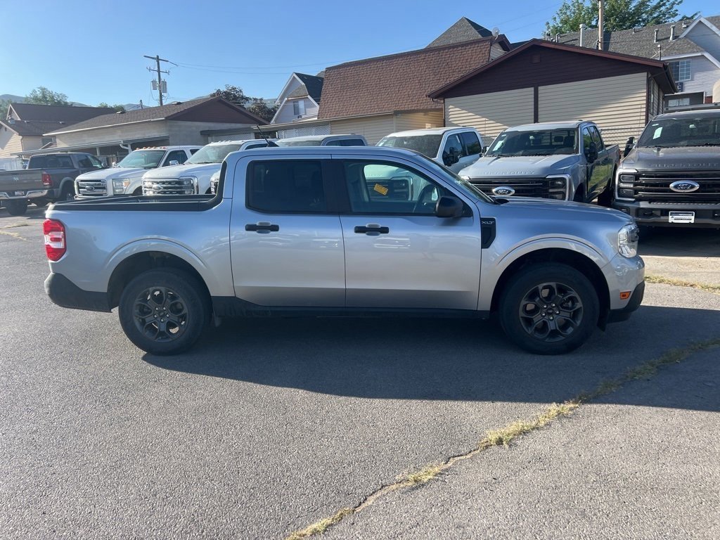 2022 Ford Maverick XLT photo 2