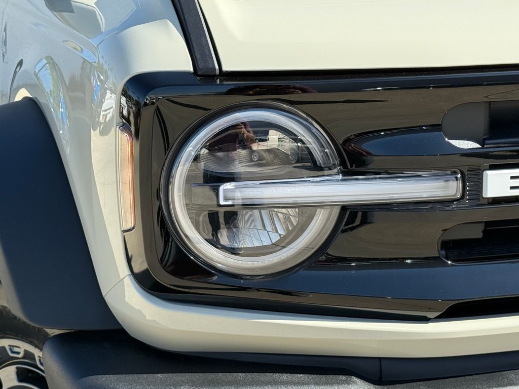 2025 Ford Bronco Outer Banks photo 3