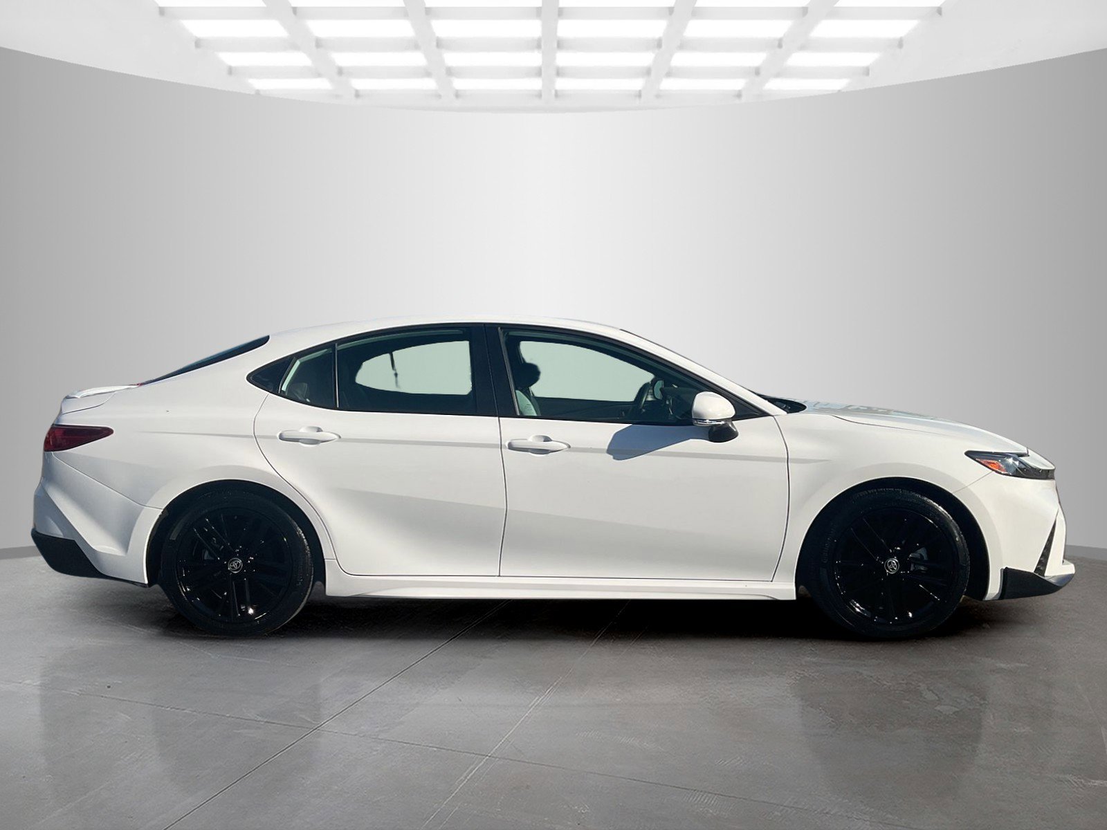 2025 Toyota Camry SE photo 2