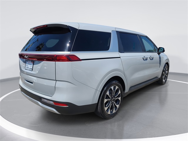 2024 Kia Carnival EX photo 4