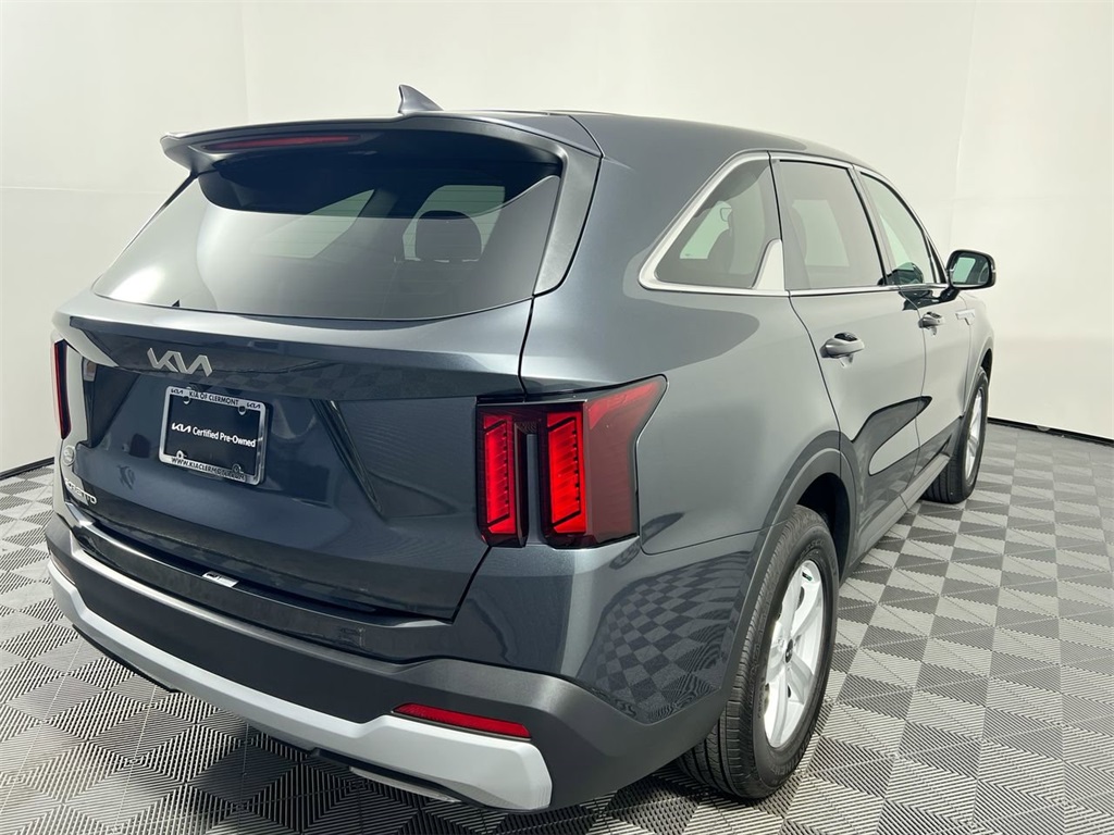 2026 Kia Sorento LX photo 2
