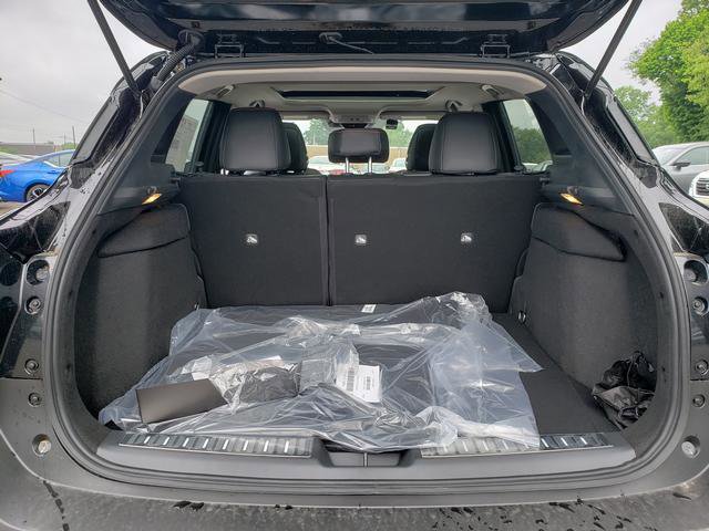 2025 Nissan Kicks SR photo 2