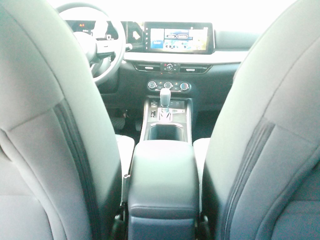 2025 Nissan Kicks SV photo 20